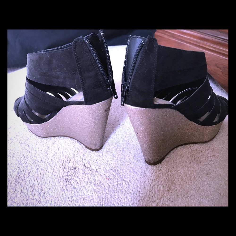 Elle gold glitter wedges